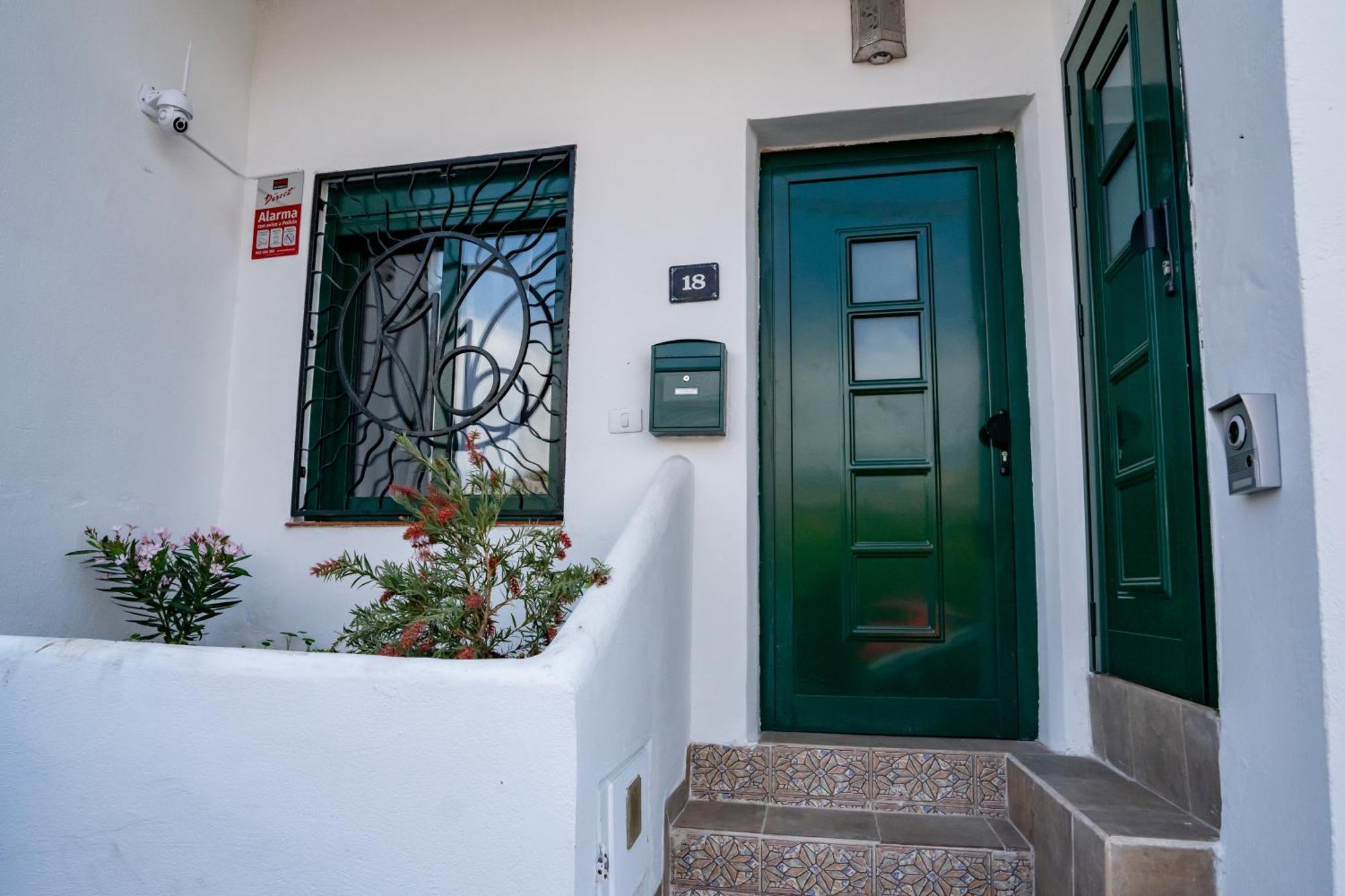 Casa Julio - Alcala Complete Coastal Retreat - Entire Apartment - 3 Min Walk From The Ocean - Shared Entrance With Host Luaran gambar