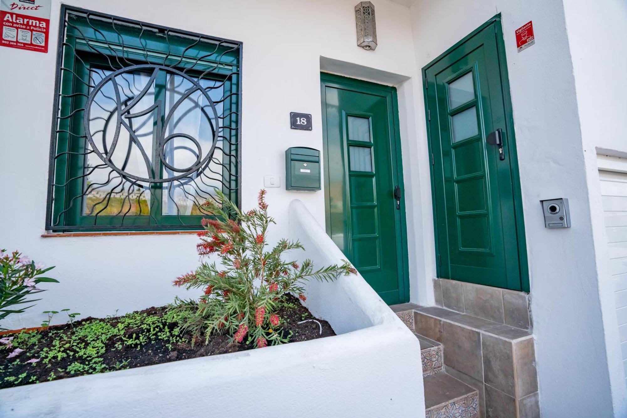 Casa Julio - Alcala Complete Coastal Retreat - Entire Apartment - 3 Min Walk From The Ocean - Shared Entrance With Host Luaran gambar